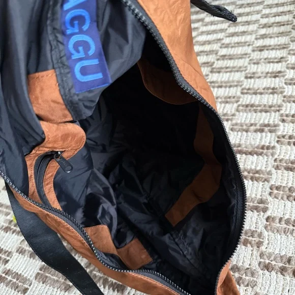 BAGGU Large Brown Crescent Sling Bag - Picture 9 of 11